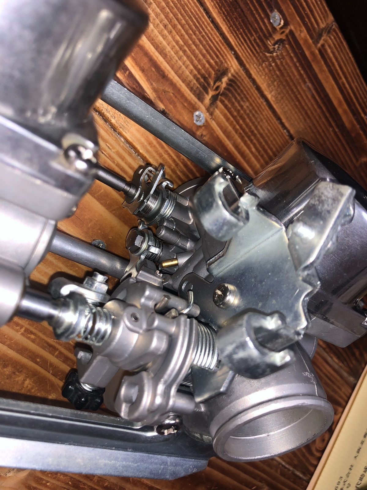 CB400T キャブレター — 上方から