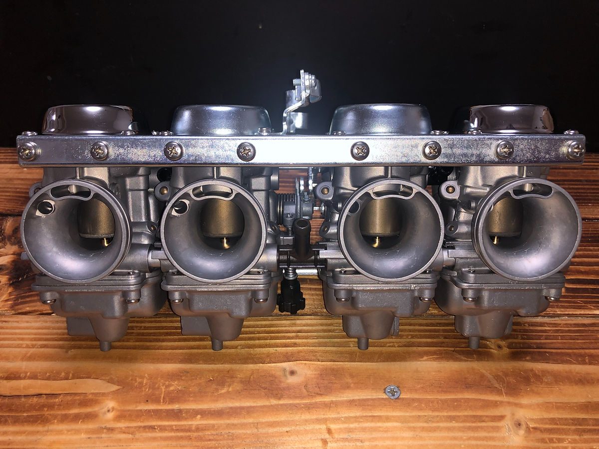 CBX400F キャブレター — 4連 側面