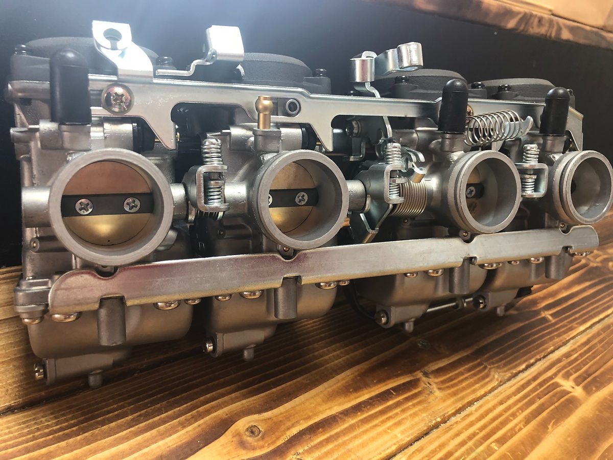 ZEPHYR 400 キャブレター — 再生オーバーホール完了 — 4連キャブレター