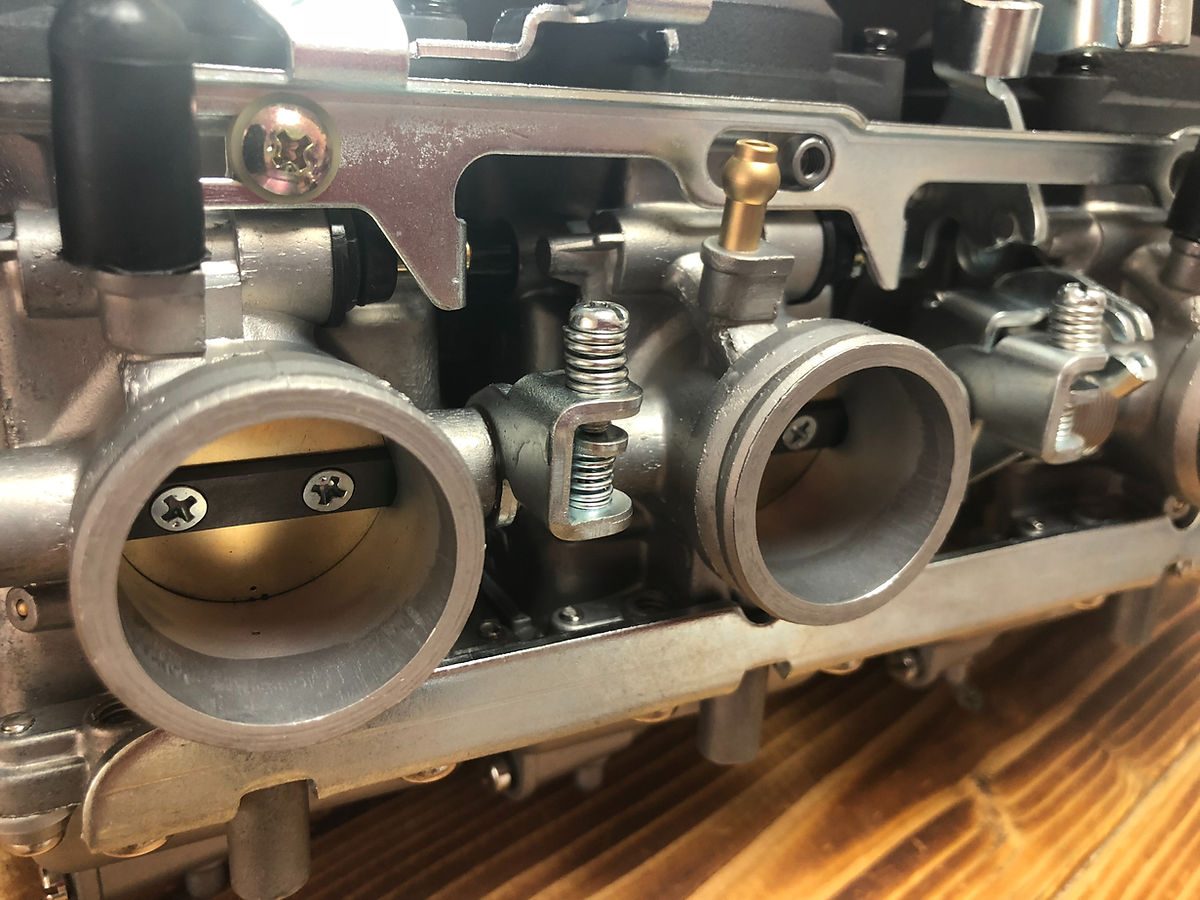 ZEPHYR 400 キャブレター — 真鍮製スロットルバルブ（バタフライ）