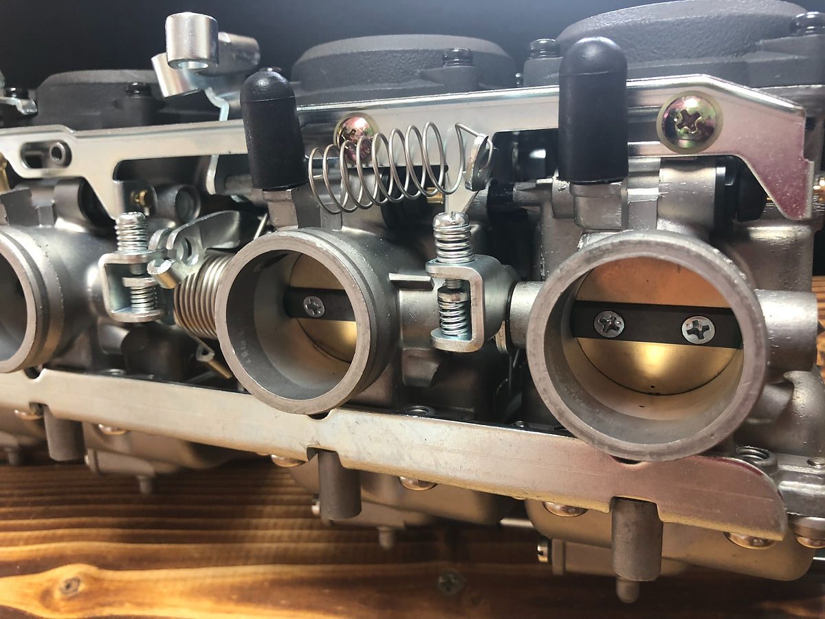 ZEPHYR 400 キャブレター — バタフライとスプリング周り