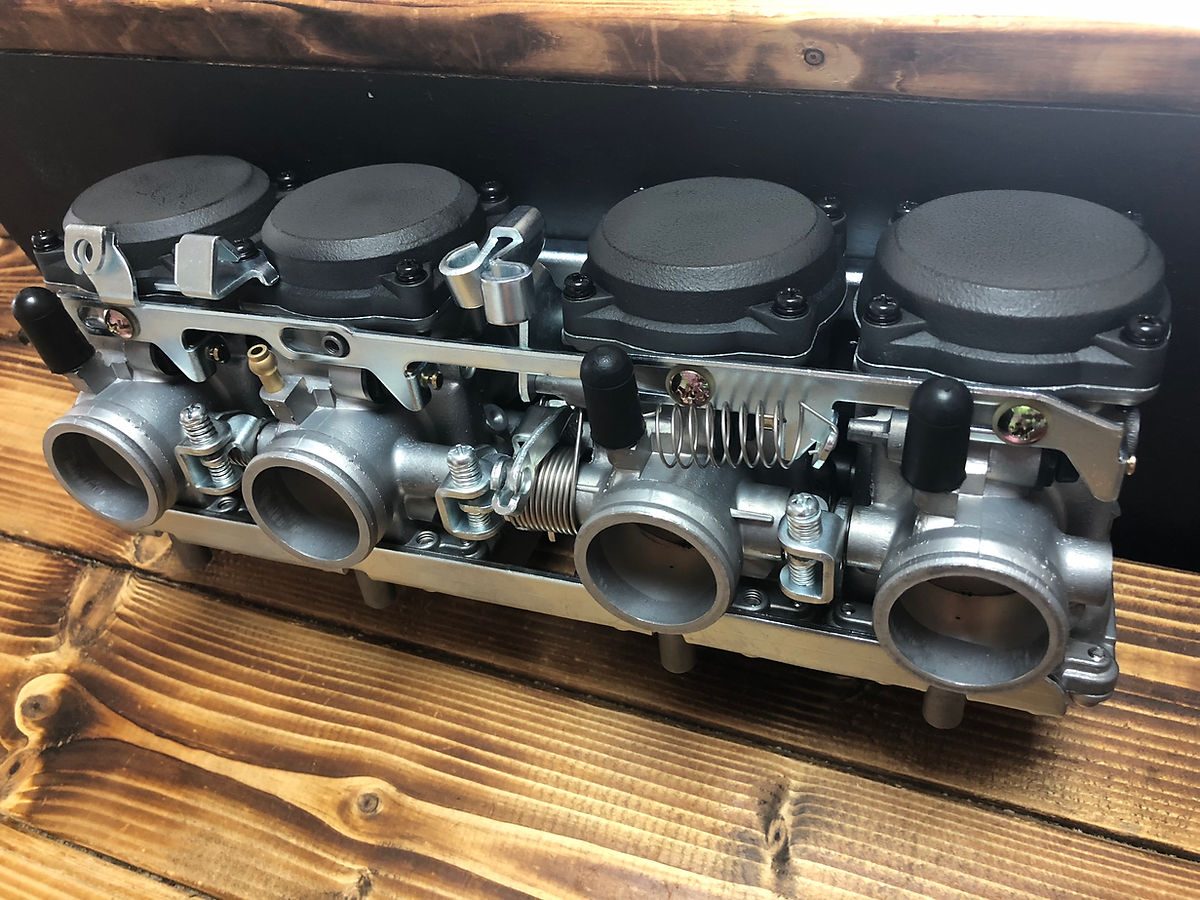 ZEPHYR 400 キャブレター — 4連 全体