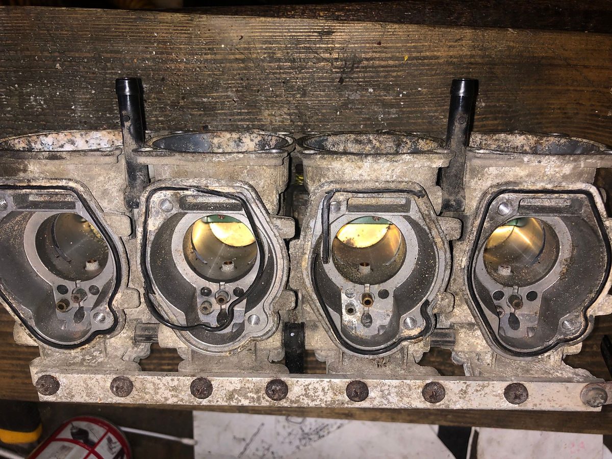 ZXR250 キャブレター — 入庫時 — スロットルバルブ側
